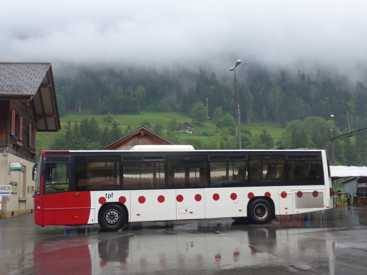 (171'451) - TPF Fribourg - Nr. 91/FR 300'281 - Volvo am 28. Mai 2016 beim Bahnhof Boltigen