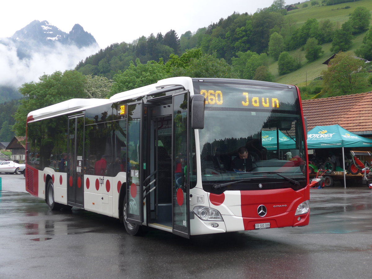 (171'513) - TPF Fribourg - Nr. 85/FR 300'388 - Mercedes am 28. Mai 2016 beim Bahnhof Boltigen