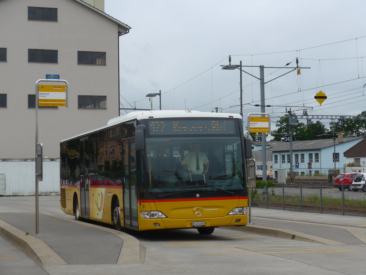 (171'766) - Klopfstein, Laupen - Nr. 3/BE 414'003 - Mercedes am 13. Juni 2016 beim Bahnhof Ddingen