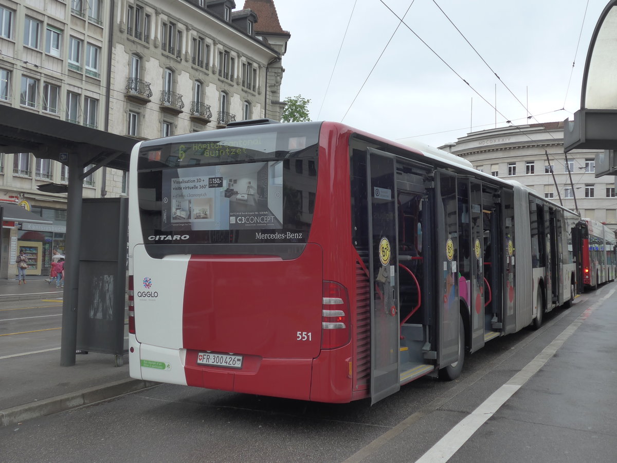 (171'788) - TPF Fribourg - Nr. 551/FR 300'426 - Mercedes am 13. Juni 2016 beim Bahnhof Fribourg