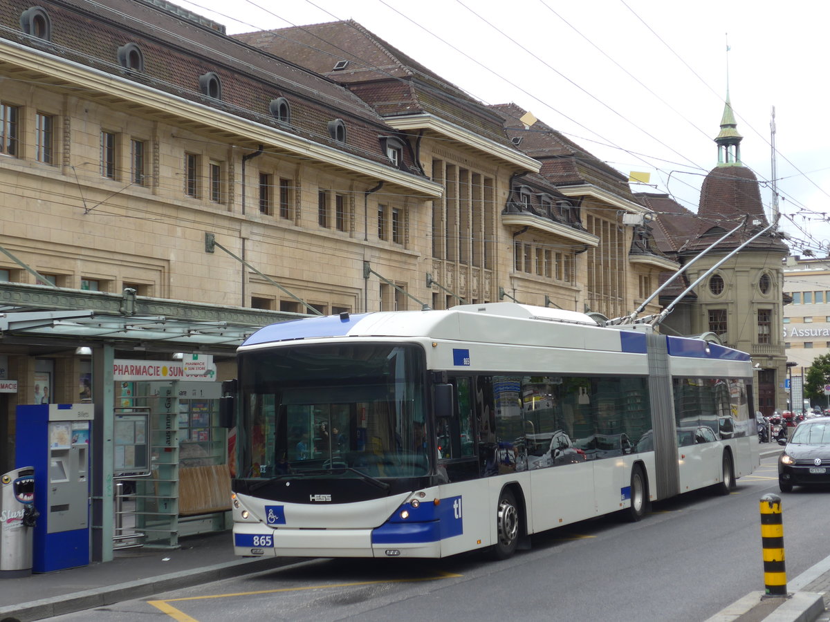 (172'133) - TL Lausanne - Nr. 865 - Hess/Hess Gelenktrolleybus am 25. Juni 2016 beim Bahnhof Lausanne