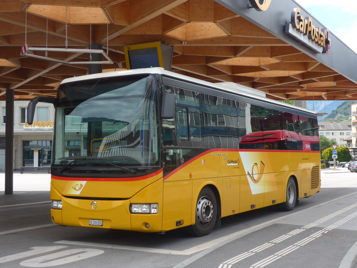(172'545) - PostAuto Wallis - Nr. 12/VS 106'000 - Irisbus (ex Theytaz, Sion) am 26. Juni 2016 beim Bahnhof Sion