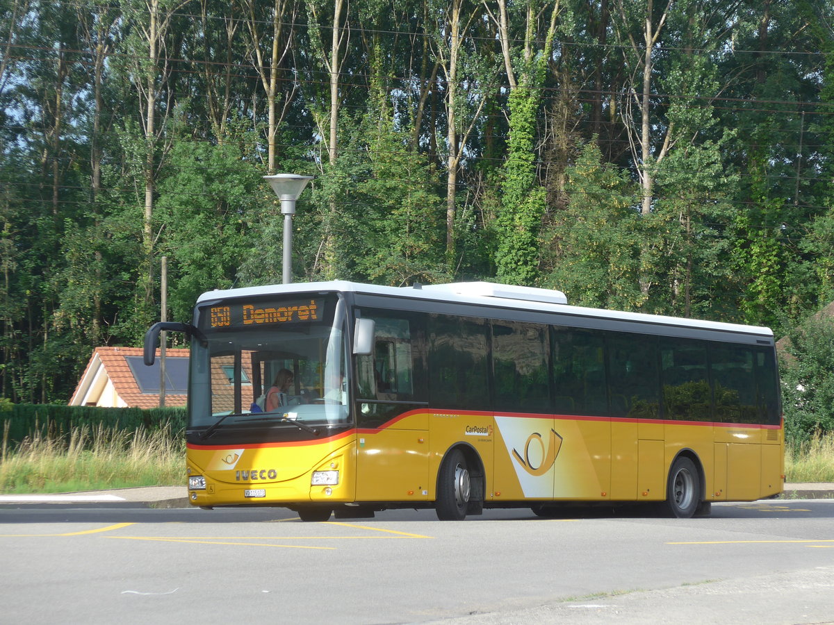 (173'240) - CarPostal Ouest - VD 115'073 - Iveco am 21. Juli 2016 beim Bahnhof Yvonand