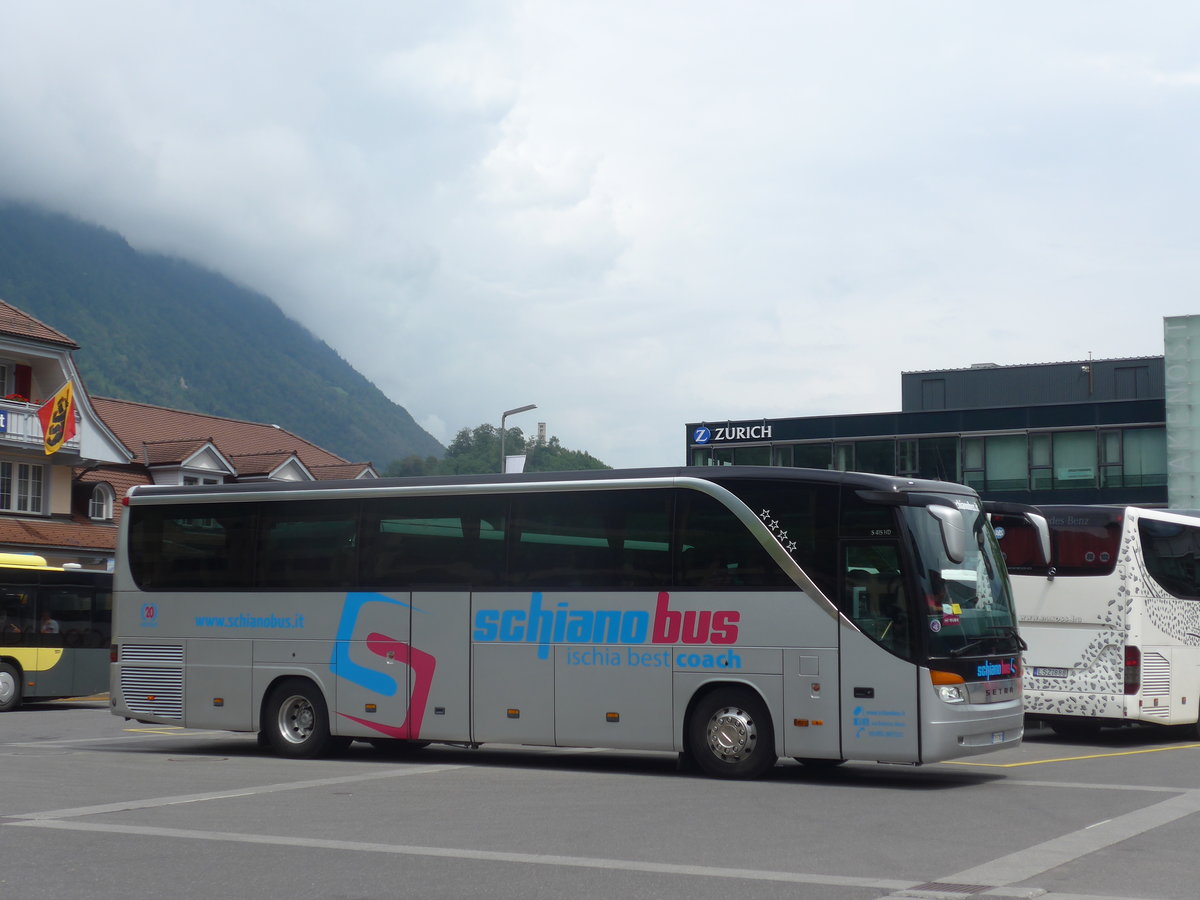 (173'287) - Aus Italien: Schiano Bus, Serrara Fontana - EV-578 LX - Setra am 23. Juli 2016 beim Bahnhof Interlaken Ost 