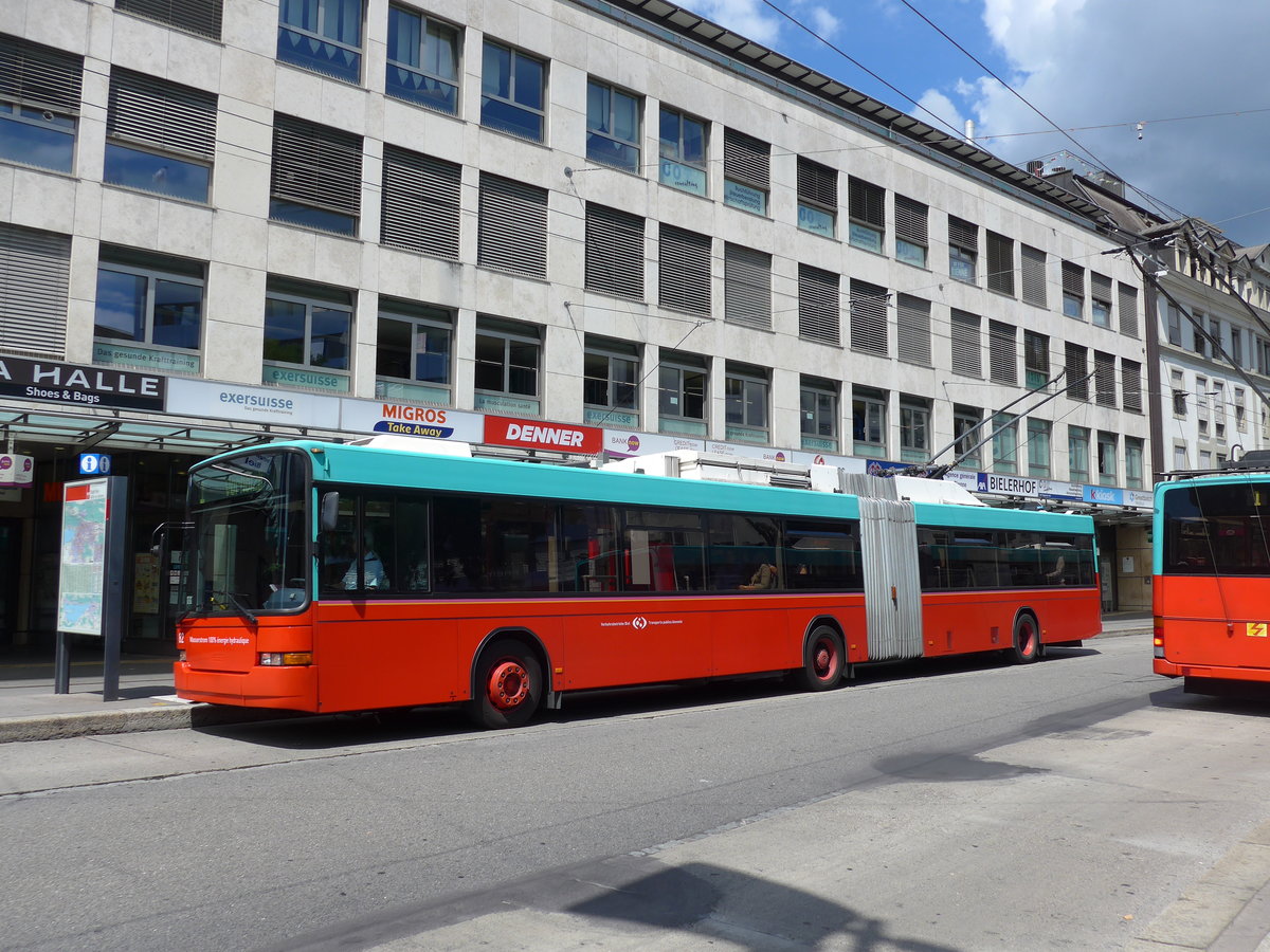 (173'590) - VB Biel - Nr. 82 - NAW/Hess Gelenktrolleybus am 1. August 2016 in Biel, Guisanplatz