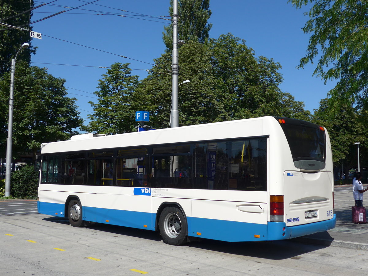 (173'882) - VBL Luzern - Nr. 615/LU 202'615 - Scania/Hess am 8. August 2016 beim Bahnhof Luzern