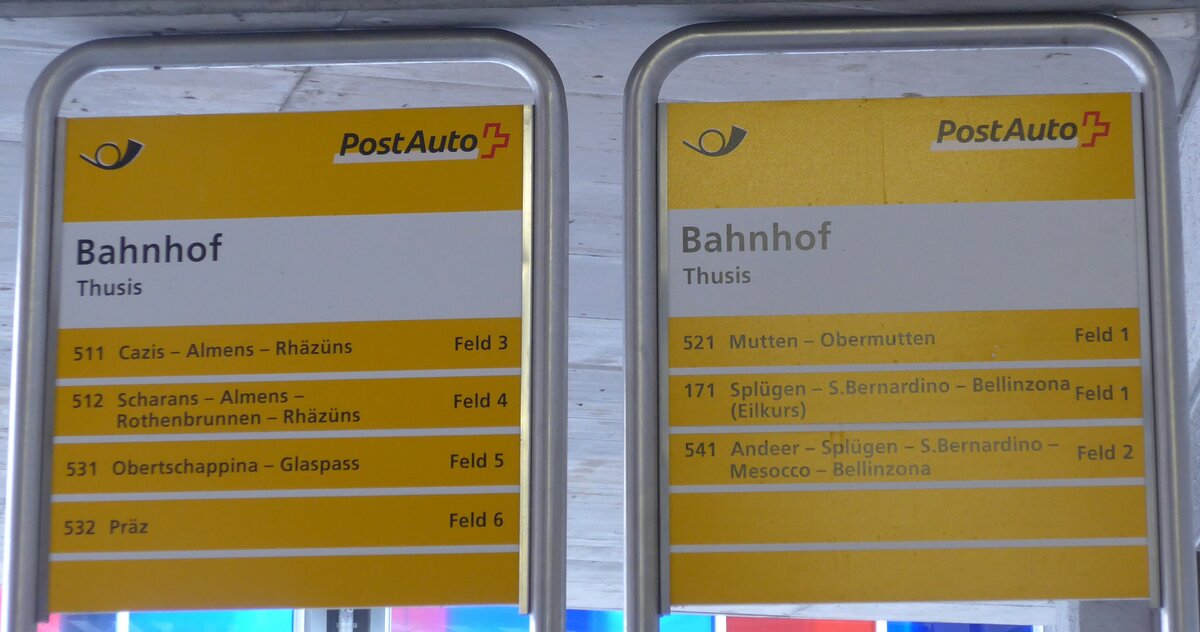 (174'255) - PostAuto-Haltestellenschilder - Thusis, Bahnhof - am 21. August 2016