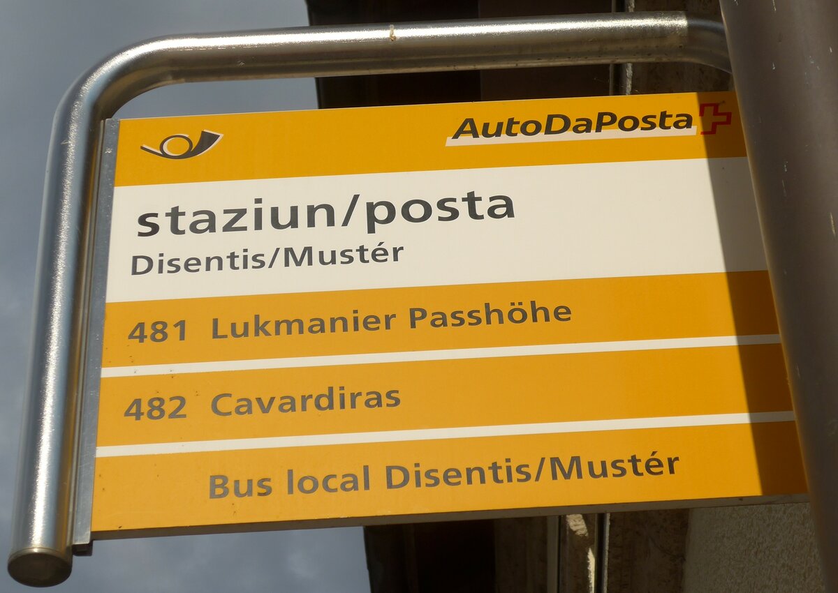 (174'847) - PostAuto-Haltestellenschild - Disentis/Mustr, staziun/posta - am 10. September 2016