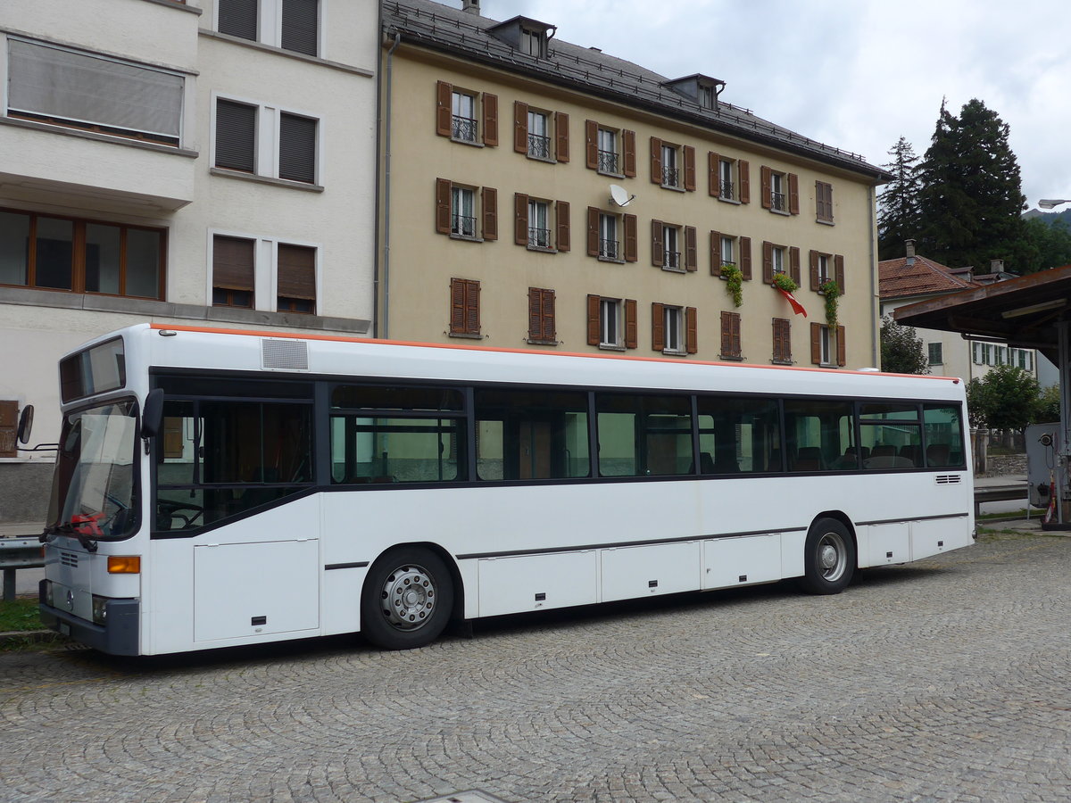 (174'975) - Meyer, Gschenen - UR 9218 - Mercedes (ex BSU Solothurn Nr. 65; ex BSU Solothurn Nr. 59) am 18. September 2016 beim Bahnhof Airolo