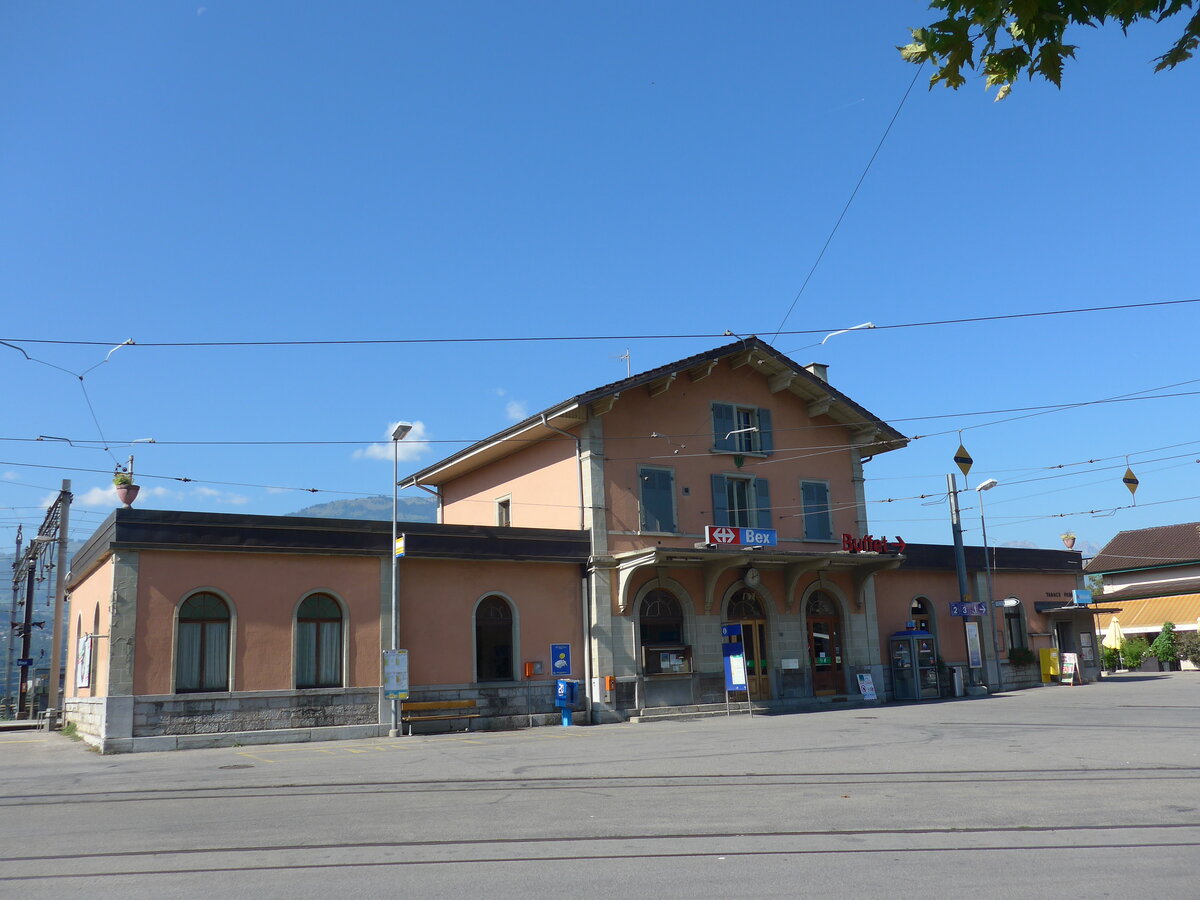 (175'113) - PostAuto-Haltestelle am 24. September 2016 beim Bahnhof Bex