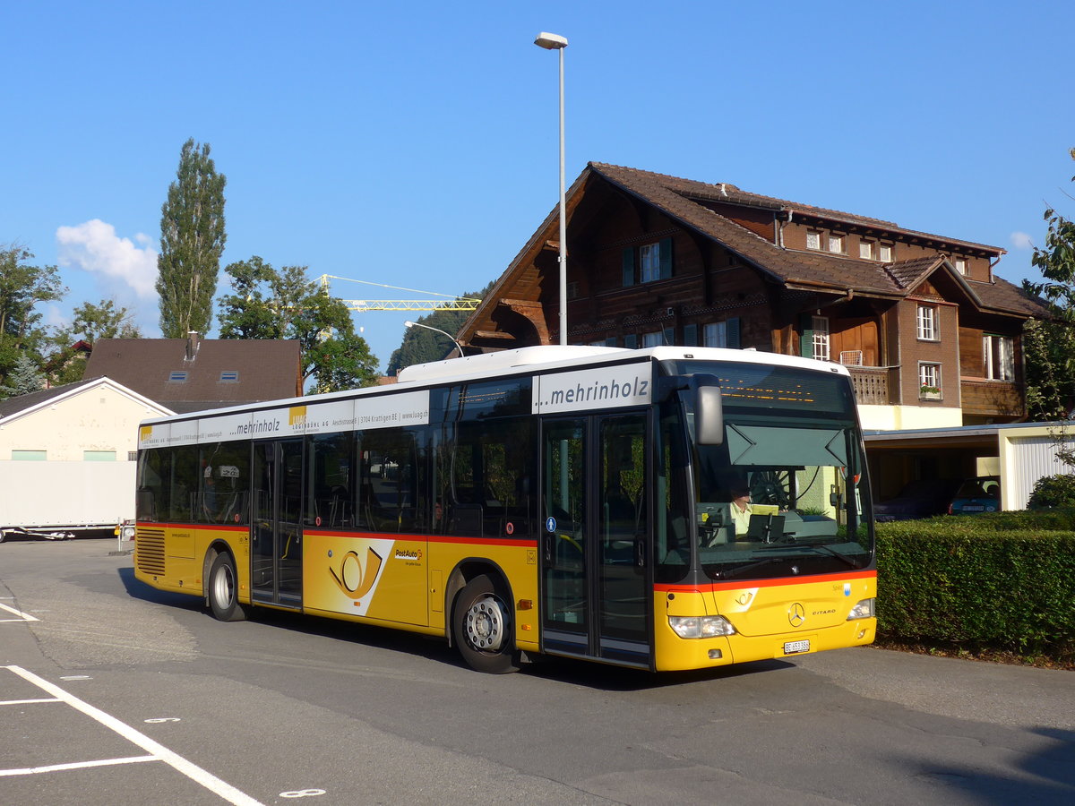 (175'170) - PostAuto Bern - BE 653'386 - Mercedes am 24. September 2016 beim Bahnhof Wimmis