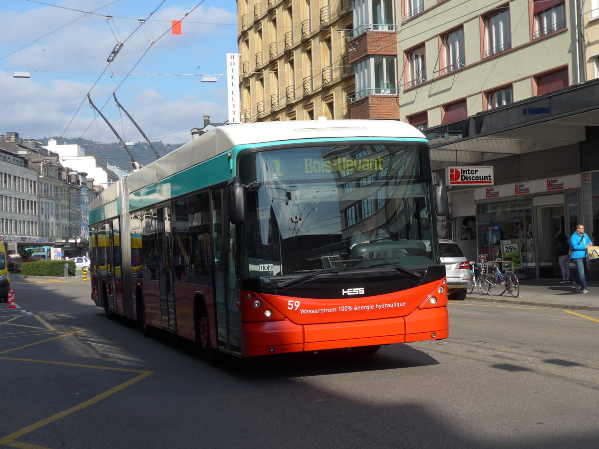 (175'544) - VB Biel - Nr. 59 - Hess/Hess Gelenktrolleybus am 7. Oktober 2016 beim Bahnhof Biel