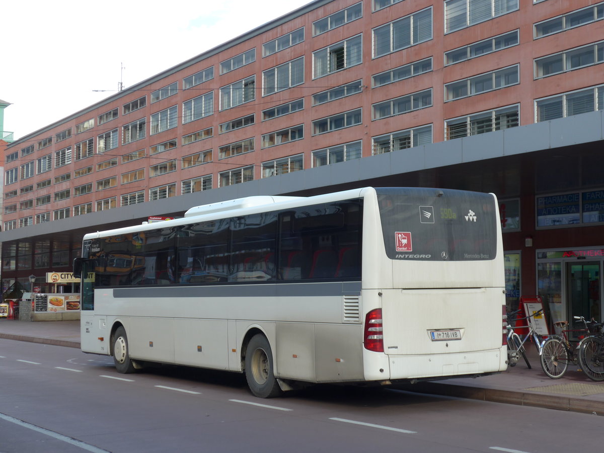 (175'854) - IVB Innsbruck - Nr. 716/I 716 IVB - Mercedes am 18. Oktober 2016 beim Bahnhof Innsbruck