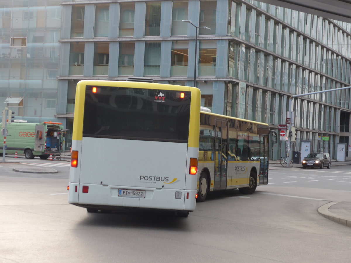 (175'870) - PostBus - PT 15'972 - Mercedes am 18. Oktober 2016 beim Bahnhof Innsbruck