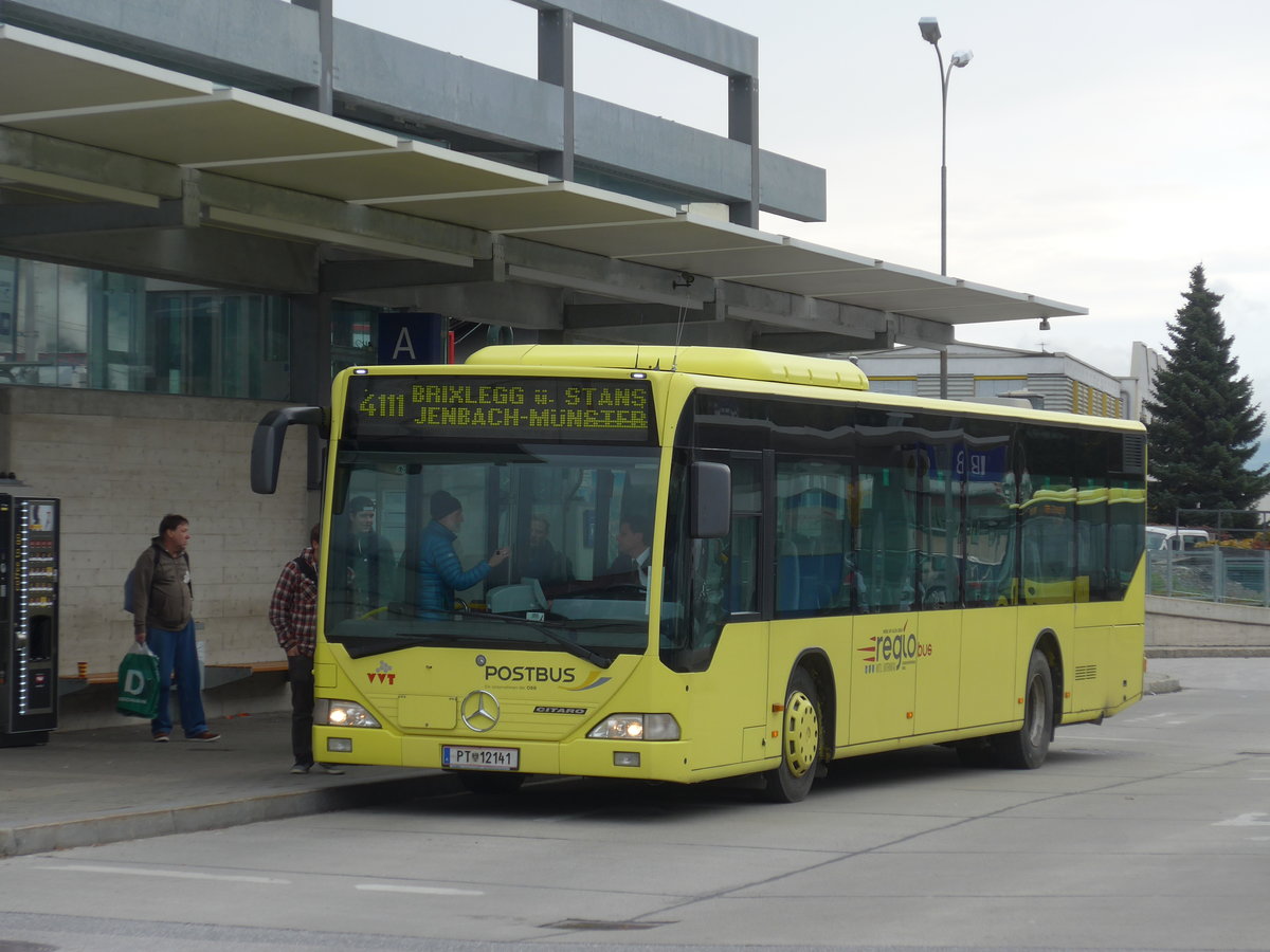 (176'118) - PostBus - PT 12'141 - Mercedes am 21. Oktober 2016 beim Bahnhof Jenbach