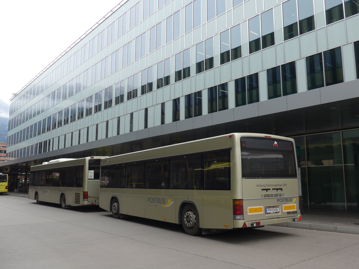 (176'140) - PostBus - PT 12'406 - Lanz+Marti/Hess Personenanhnger am 21. Oktober 2016 beim Bahnhof Innsbruck