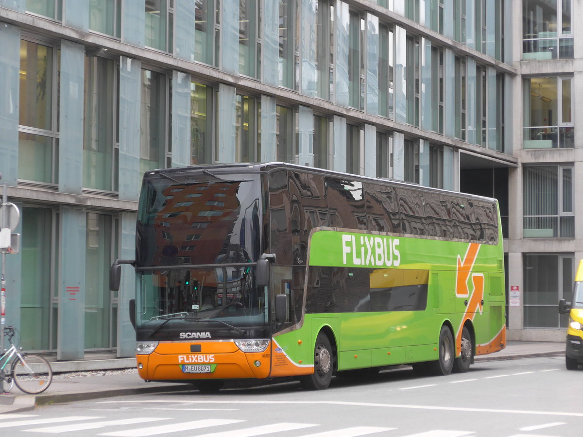 (176'142) - Aus Deutschland: Albus, Mnchen - Nr. M8071/M-EU 8071 - Scania am 21. Oktober 2016 beim Bahnhof Innsbruck
