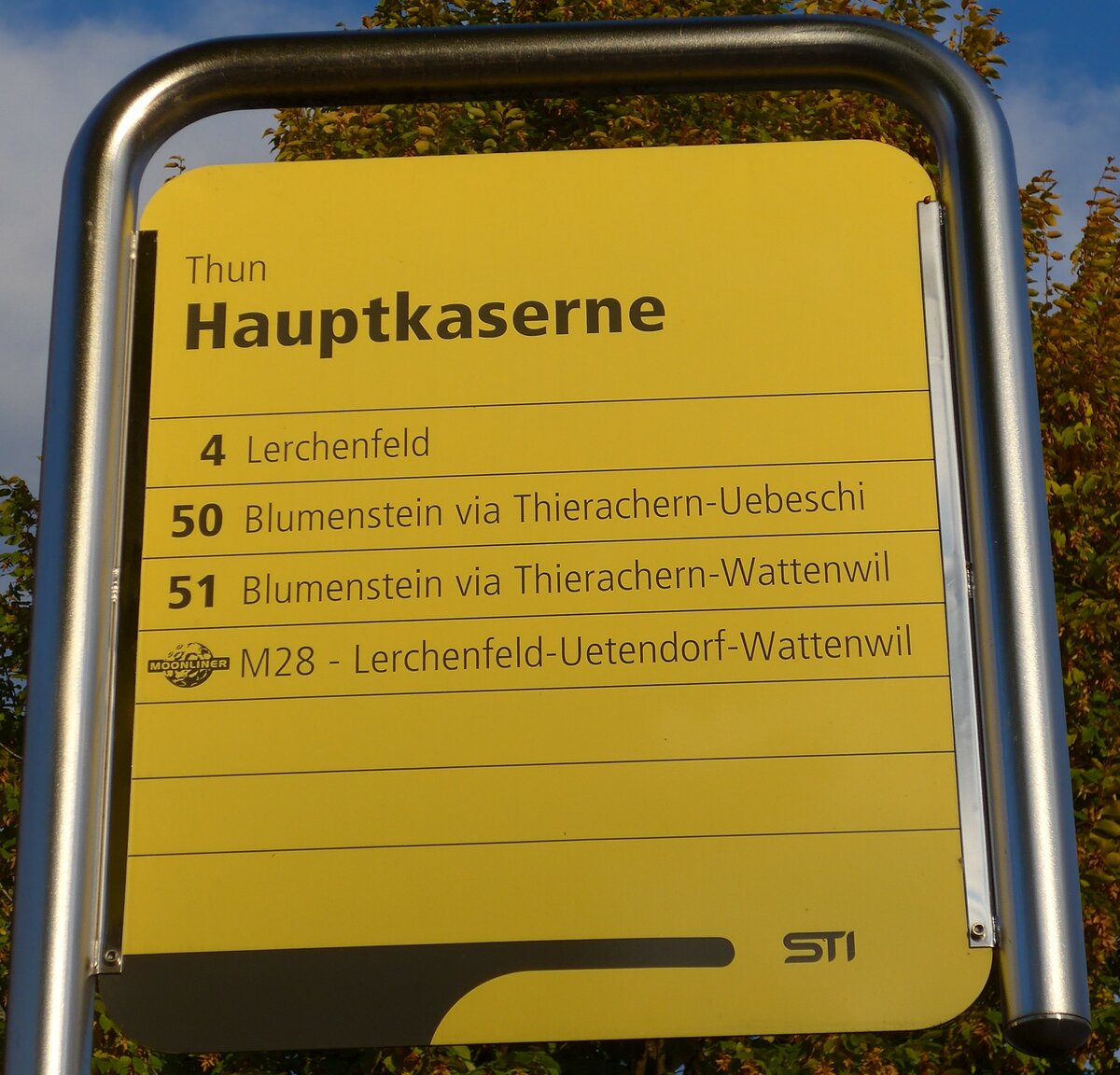 (176'207) - STI-Haltestellenschild - Thun, Hauptkaserne - am 21. Oktober 2016