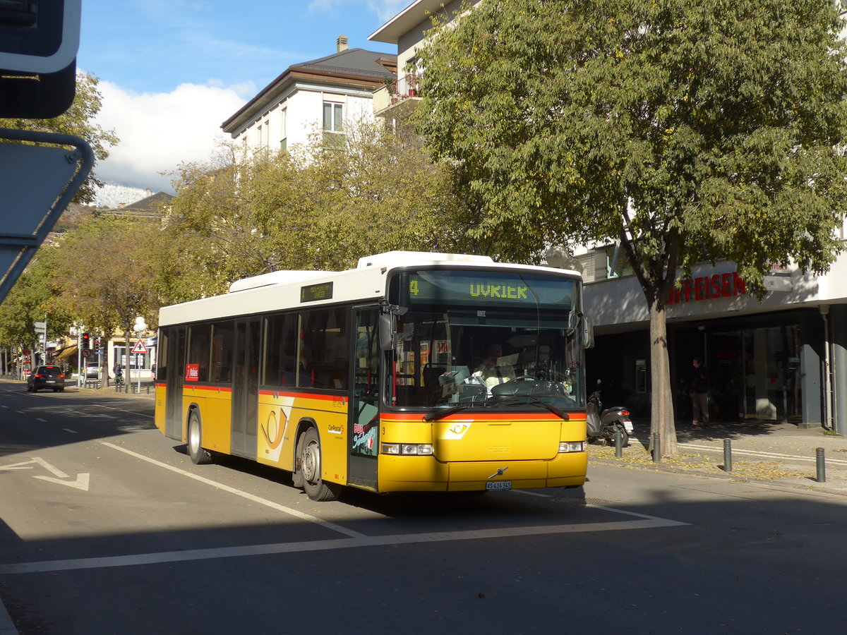 (176'592) - PostAuto Wallis - Nr. 3/VS 414'345 - Volvo/Hess (ex PostAuto Bern Nr. 612; ex P 25'678) am 12. November 2016 beim Bahnhof Sion