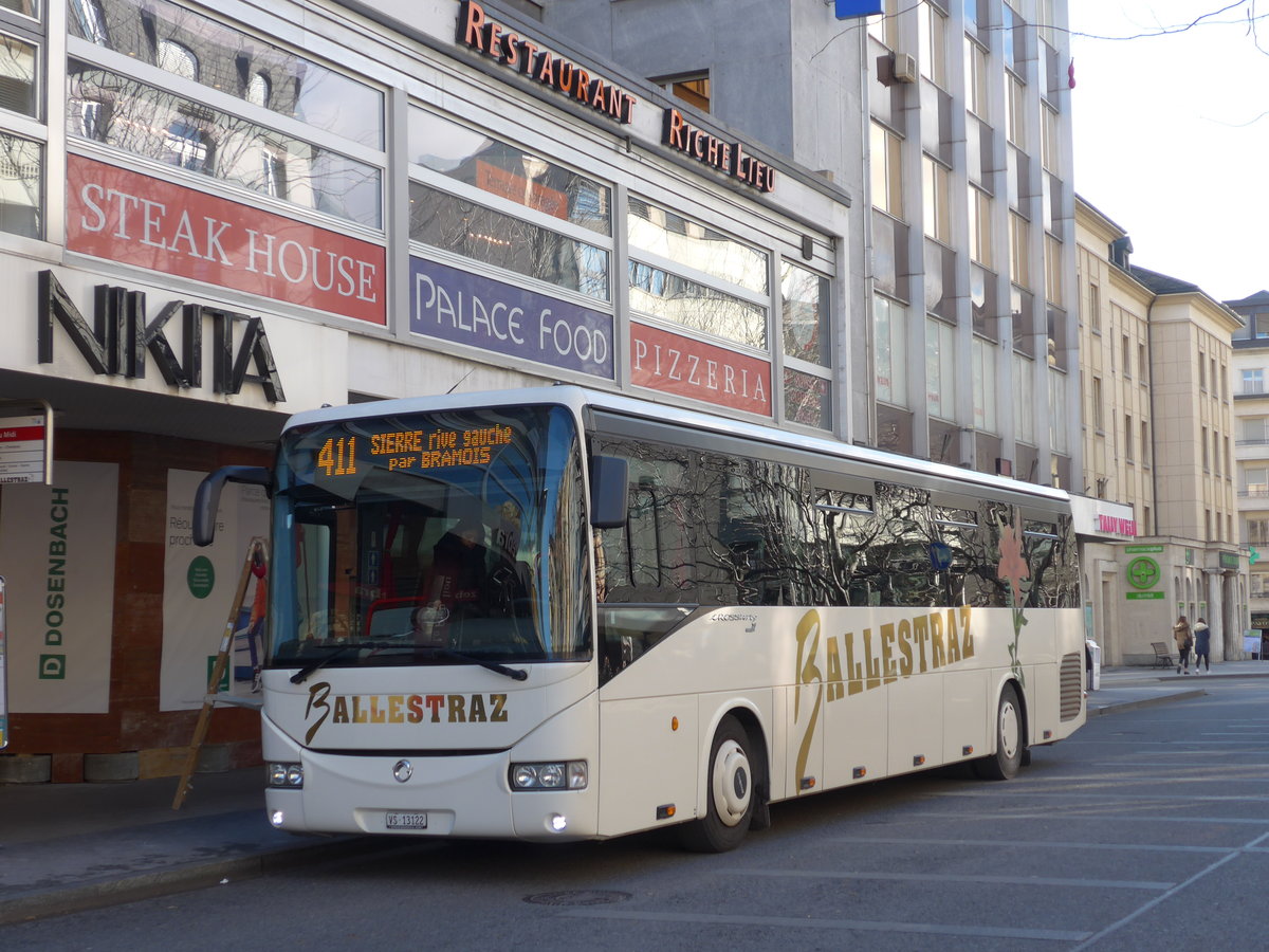 (176'606) - Ballestraz, Grne - VS 13'122 - Irisbus am 12. November 2016 in Sion, Place du Midi