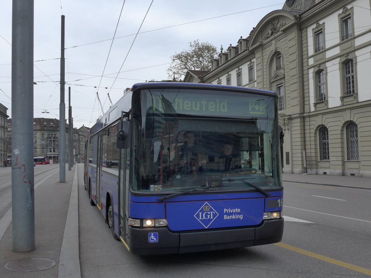 (176'660) - Bernmobil, Bern - Nr. 16 - NAW/Hess Gelenktrolleybus am 13. November 2016 beim Bahnhof Bern