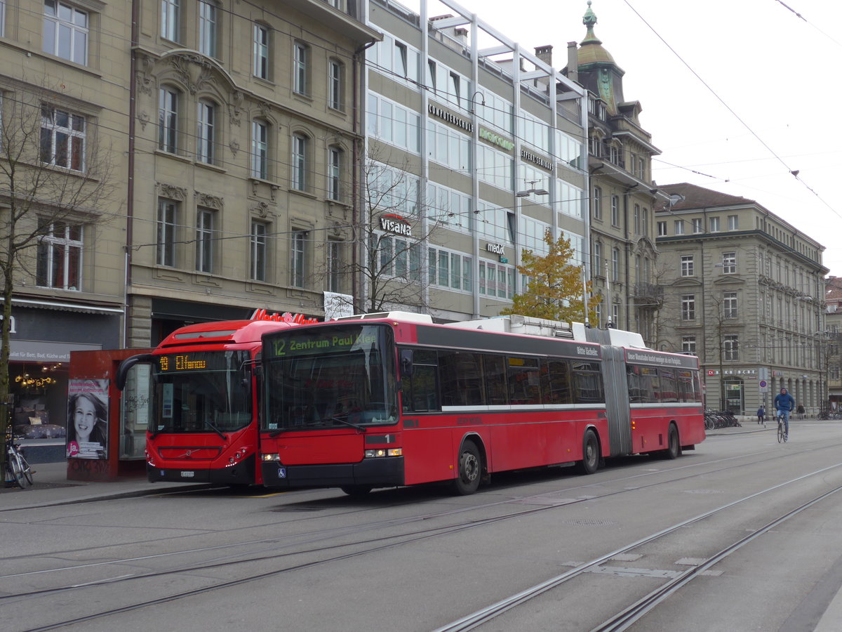 (176'664) - Bernmobil, Bern - Nr. 1 - NAW/Hess Gelenktrolleybus am 13. November 2016 beim Bahnhof Bern