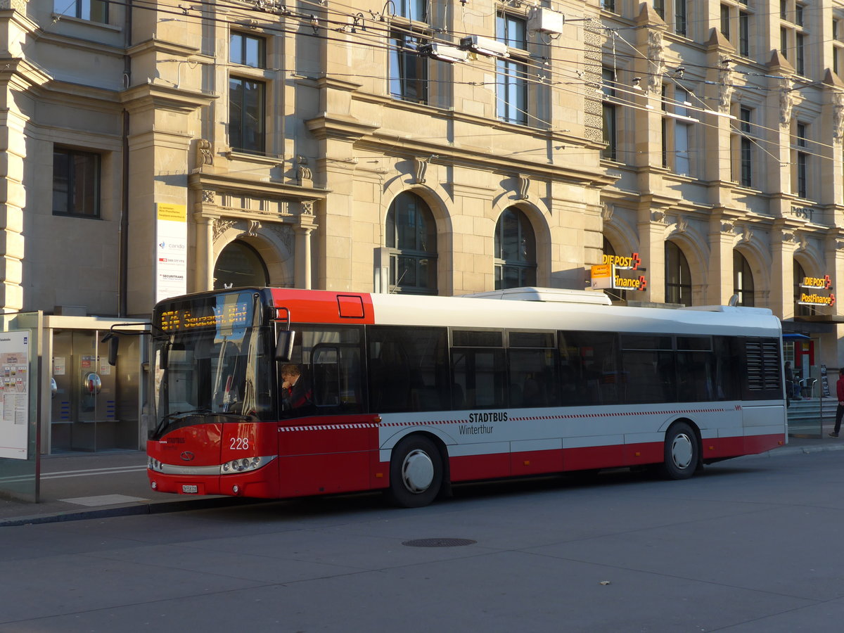 (176'811) - SW Winterthur - Nr. 228/ZH 558'228 - Solaris am 28. November 2016 beim Hauptbahnhof Winterthur
