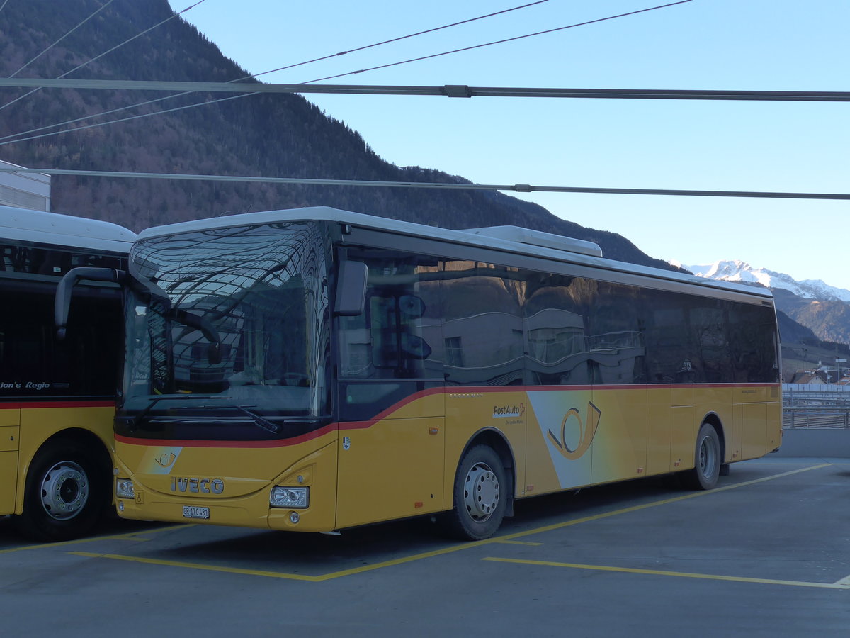 (177'052) - PostAuto Graubnden - GR 170'431 - Iveco am 10. Dezember 2016 in Chur, Postautostation