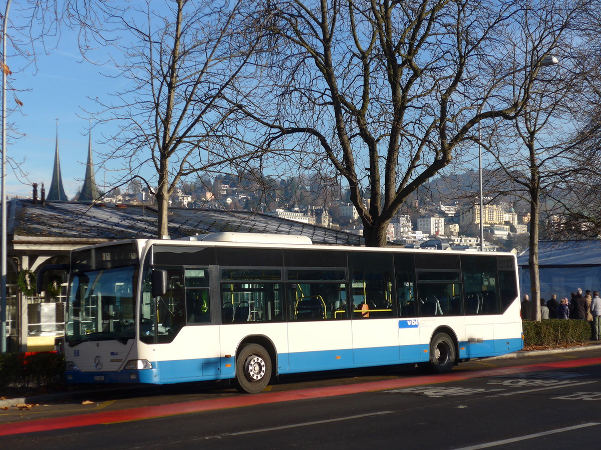 (177'137) - VBL Luzern - Nr. 68/LU 15'093 - Mercedes am 11. Dezember 2016 beim Bahnhof Luzern