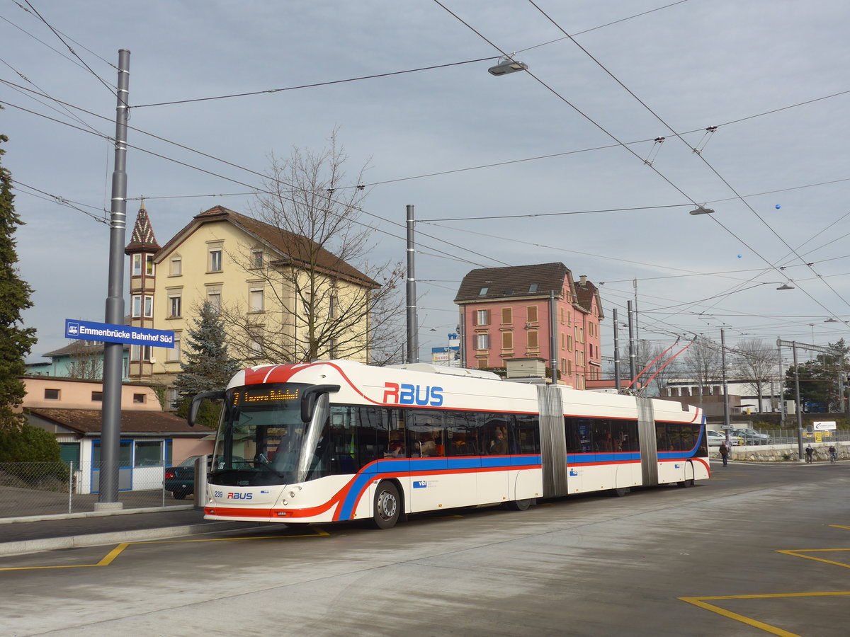 (177'169) - VBL Luzern - Nr. 239 - Hess/Hess Doppelgelenktrolleybus am 11. Dezember 2016 beim Bahnhof Emmenbrcke Sd