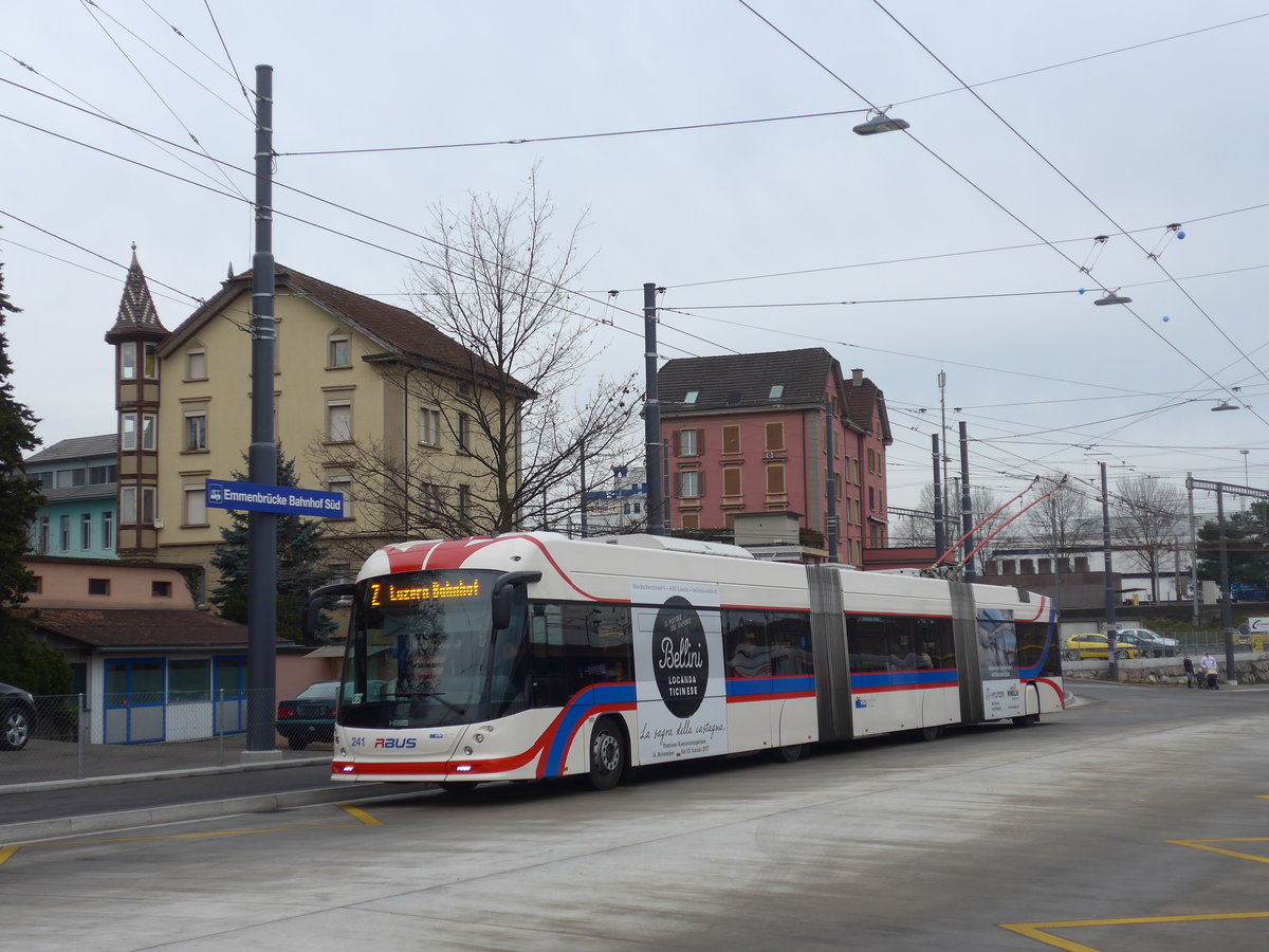 (177'187) - VBL Luzern - Nr. 241 - Hess/Hess Doppelgelenktrolleybus am 11. Dezember 2016 beim Bahnhof Emmenbrcke Sd