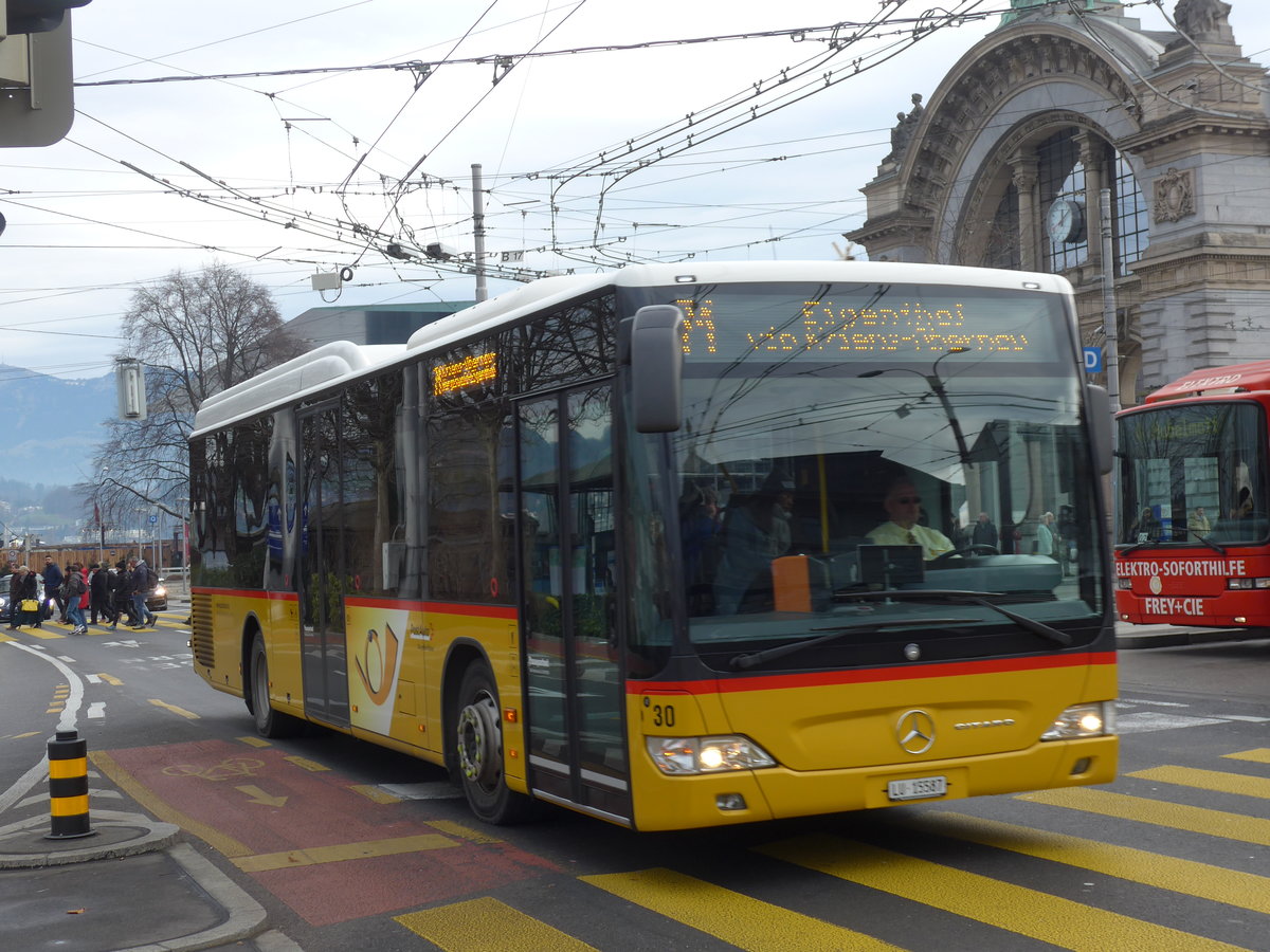 (177'196) - Bucheli, Kriens - Nr. 30/LU 15'587 - Mercedes am 11. Dezember 2016 beim Bahnhof Luzern