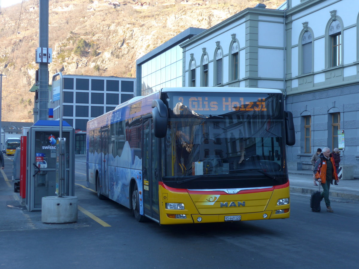 (177'268) - PostAuto Wallis - VS 449'120 - MAN am 18. Dezember 2016 beim Bahnhof Brig