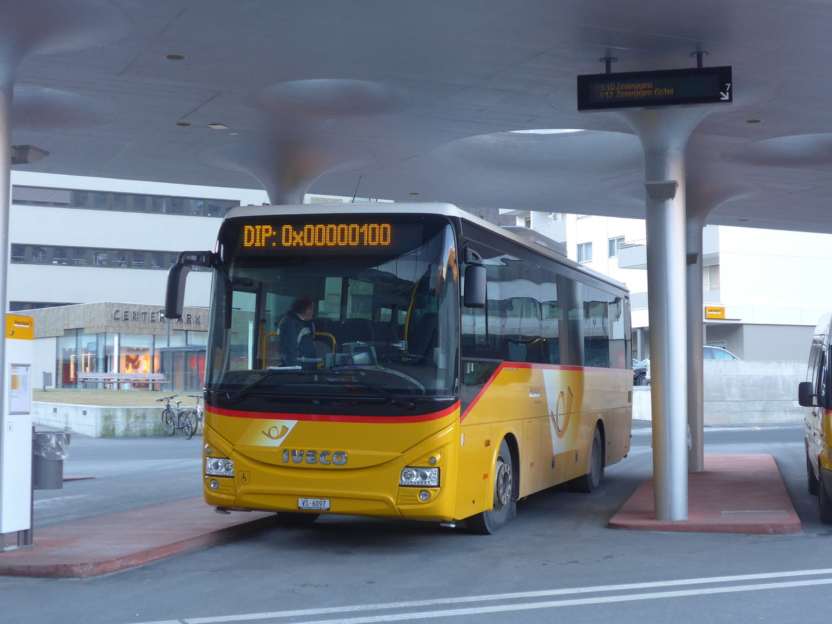 (177'509) - Autotour, Visp - VS 6097 - Iveco am 1. Januar 2017 beim Bahnhof Visp