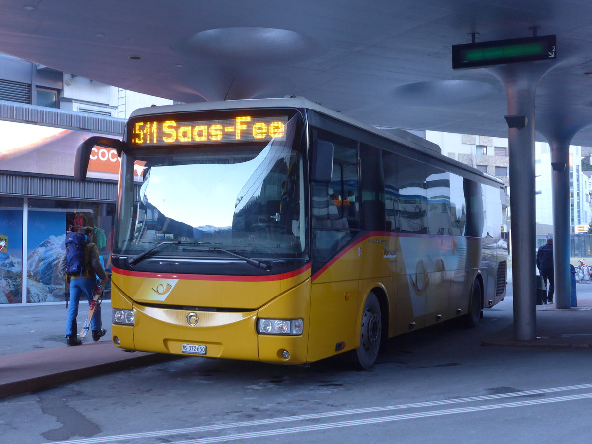 (177'511) - PostAuto Wallis - VS 372'650 - Irisbus am 1. Januar 2017 beim Bahnhof Visp