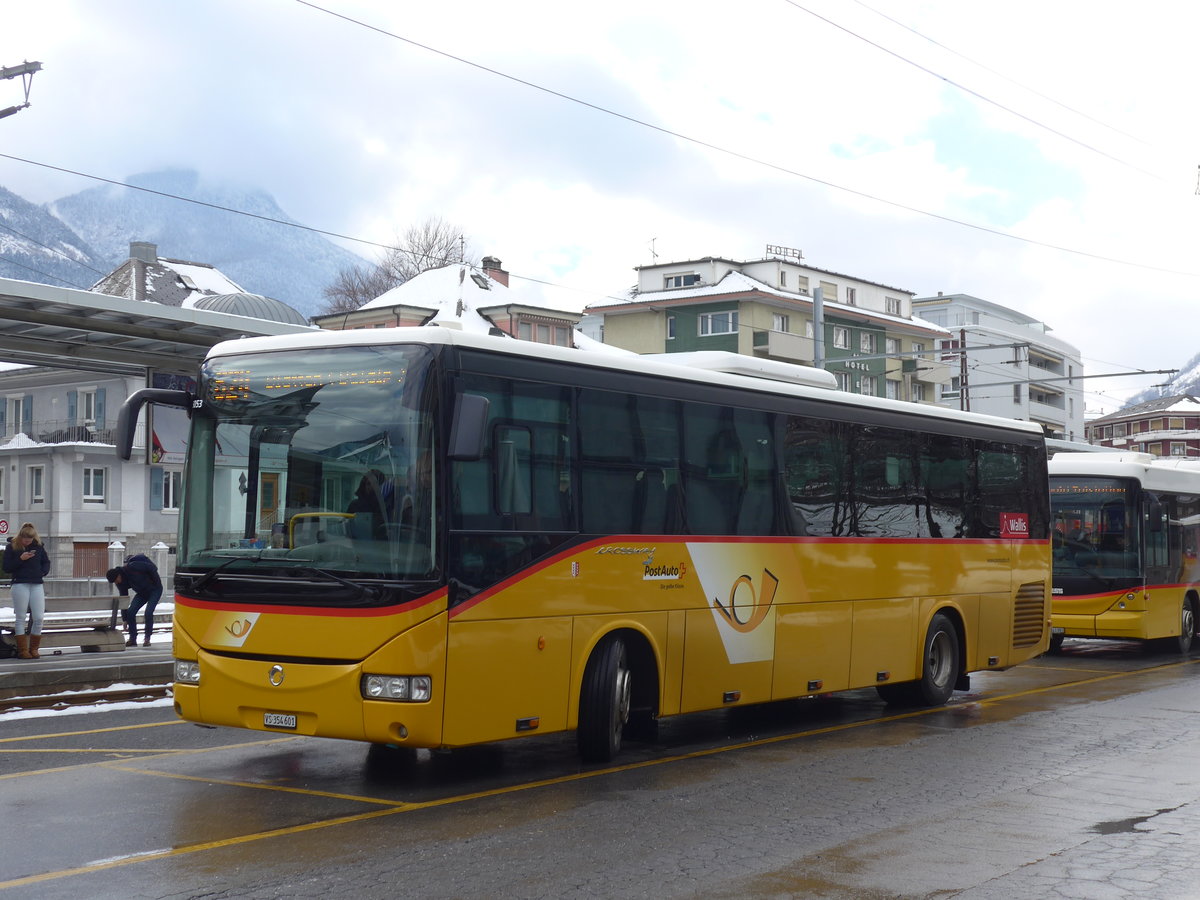 (178'037) - PostAuto Wallis - VS 354'601 - Irisbus am 15. Januar 2017 beim Bahnhof Brig