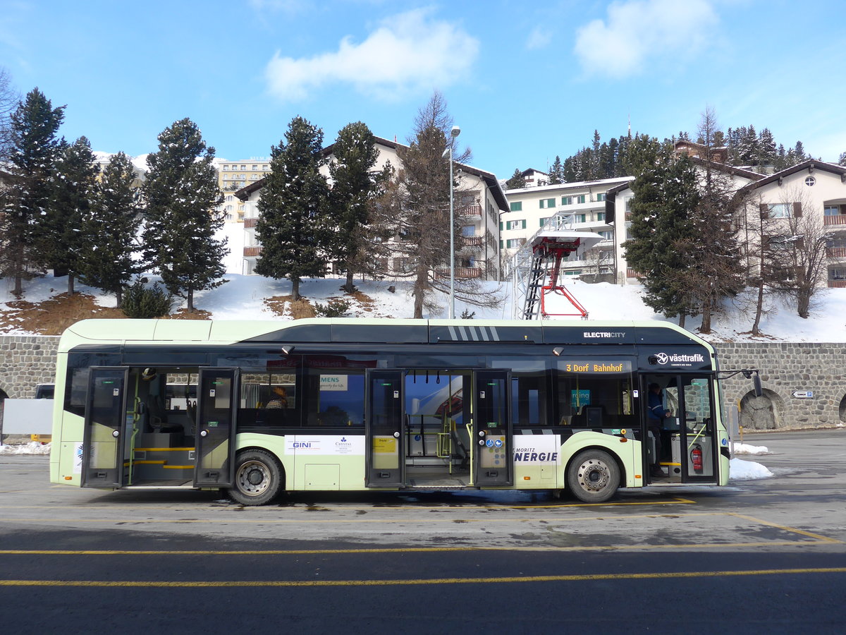 (178'404) - Aus Schweden: Keolis, Gteborg - Nr. 2036/GR 174'508 - Volvo am 9. Februar 2017 beim Bahnhof St. Moritz (Einsatz Chrisma)