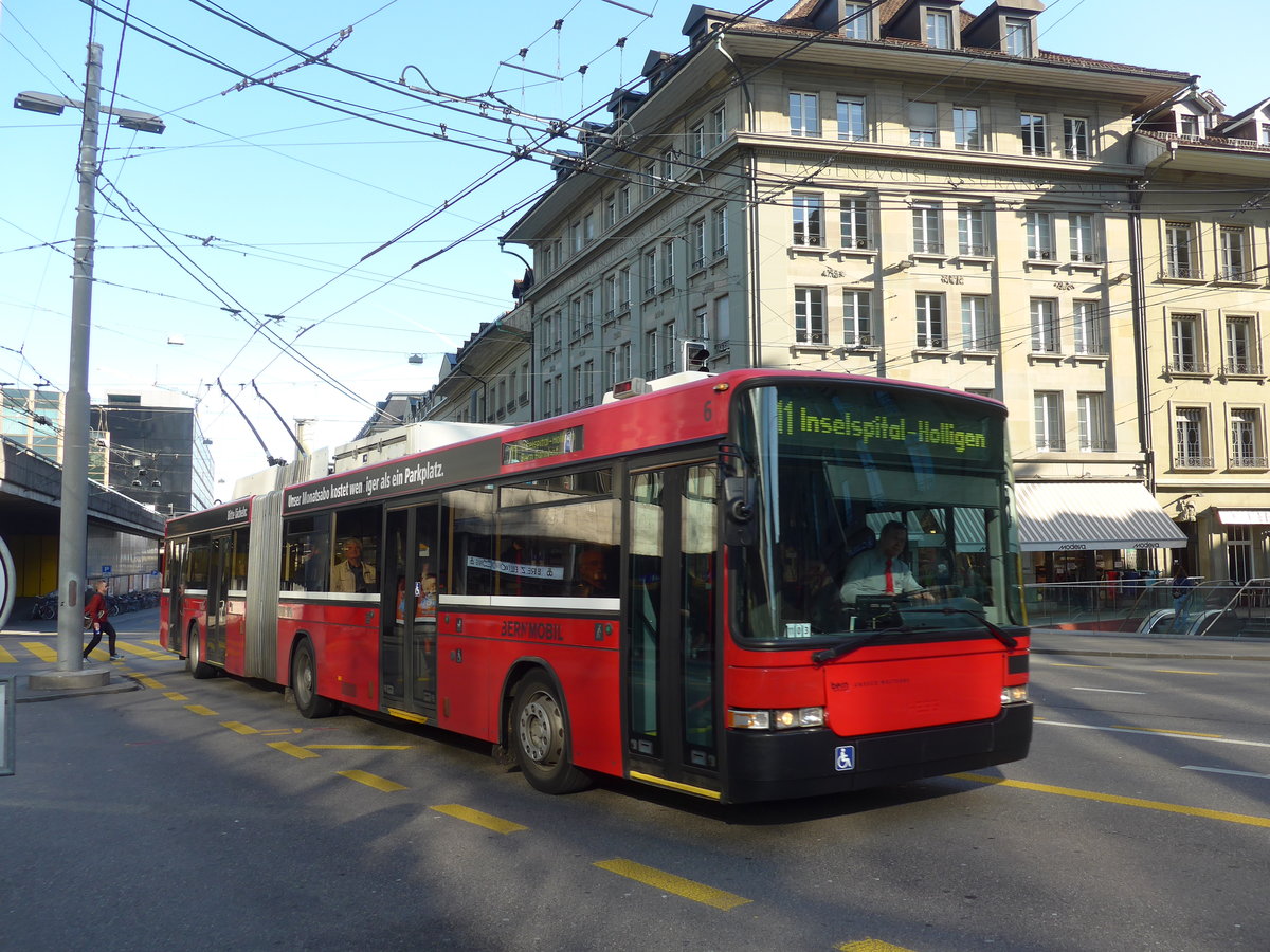 (178'857) - Bernmobil, Bern - Nr. 6 - NAW/Hess Gelenktrolleybus am 11. Mrz 2017 beim Bahnhof Bern