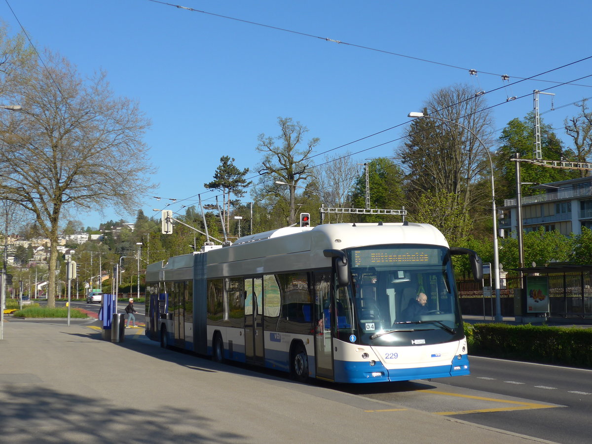 (179'380) - VBL Luzern - Nr. 229 - Hess/Hess Gelenktrolleybus am 10. April 2017 in Luzern, Verkehrshaus