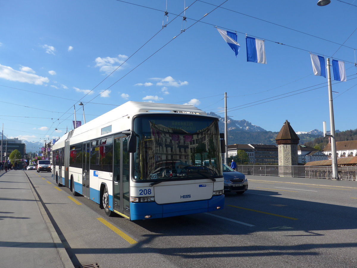 (179'401) - VBL Luzern - Nr. 208 - Hess/Hess Gelenktrolleybus am 10. April 2017 in Luzern, Bahnhofbrcke