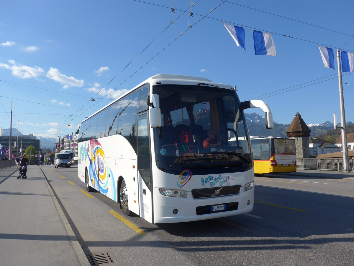 (179'409) - Aus Italien: Iannucci, Ceprano - Nr. 88/FE-192 FV - Volvo am 10. April 2017 in Luzern, Bahnhofbrcke