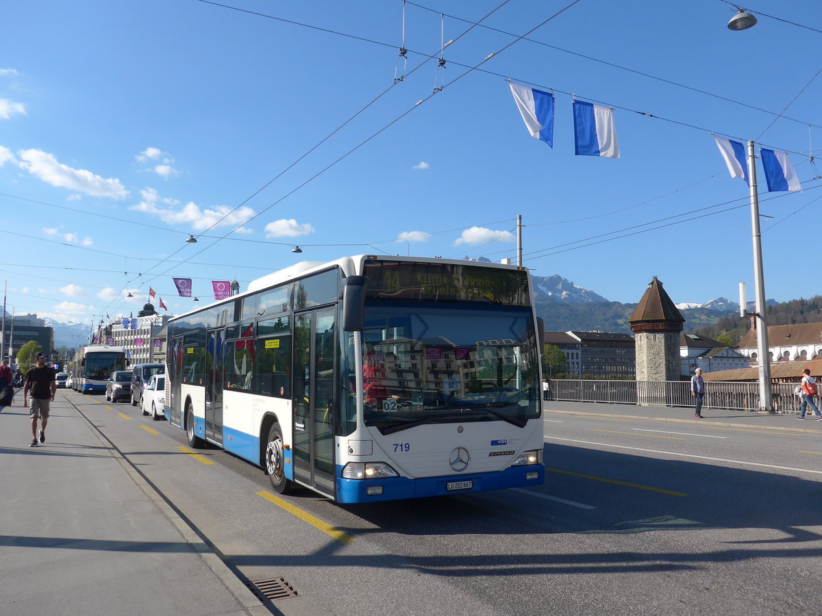 (179'411) - VBL Luzern - Nr. 719/LU 202'667 - Mercedes (ex Heggli, Kriens Nr. 719) am 10. April 2017 in Luzern, Bahnhofbrcke