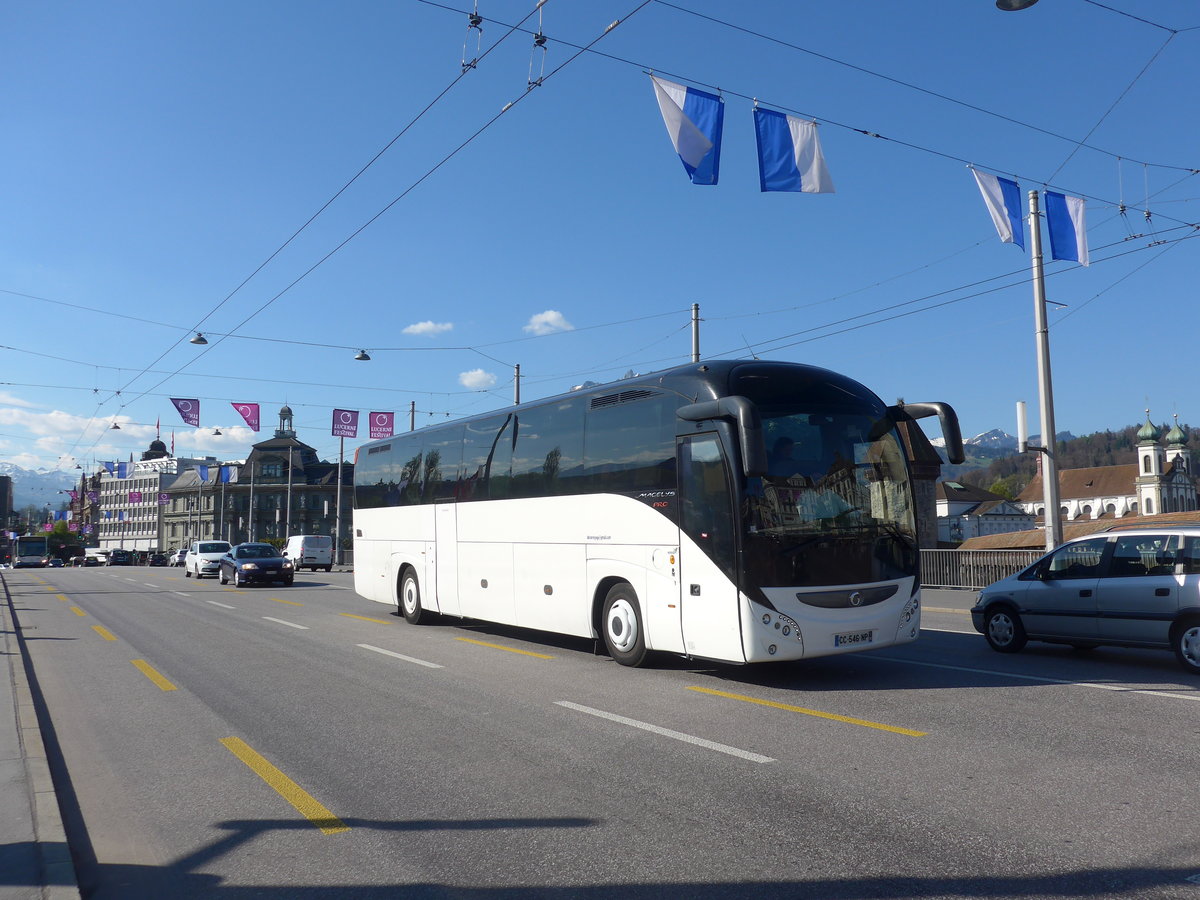 (179'420) - Aus Frankreich: ??? - CC 546 NP - Irisbus am 10. April 2017 in Luzern, Bahnhofbrcke
