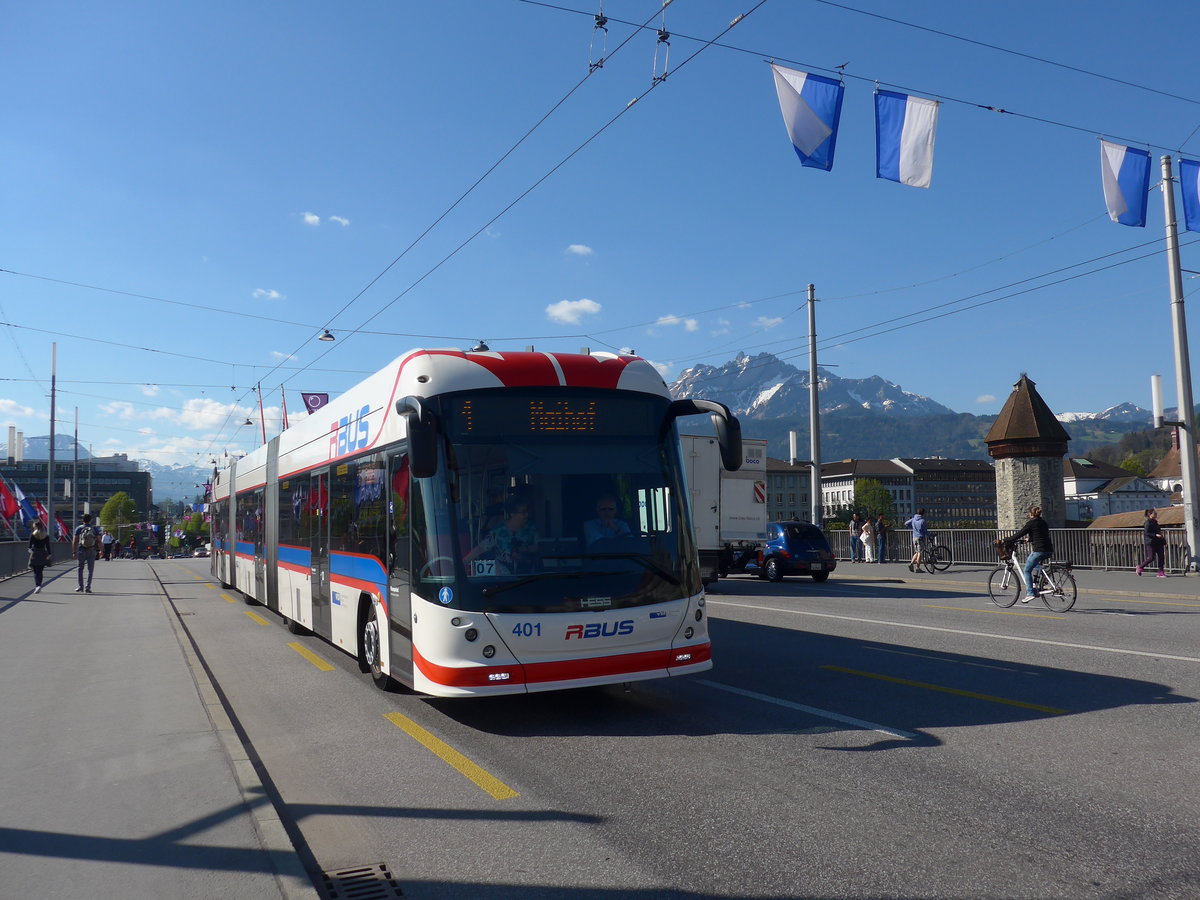 (179'446) - VBL Luzern - Nr. 401 - Hess/Hess Doppelgelenktrolleybus am 10. April 2017 in Luzern, Bahnhofbrcke