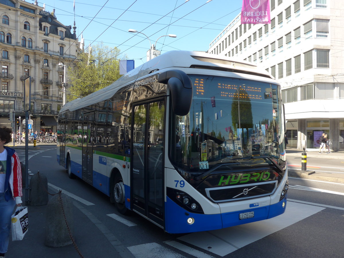 (179'466) - VBL Luzern - Nr. 79/LU 250'225 - Volvo am 10. April 2017 beim Bahnhof Luzern