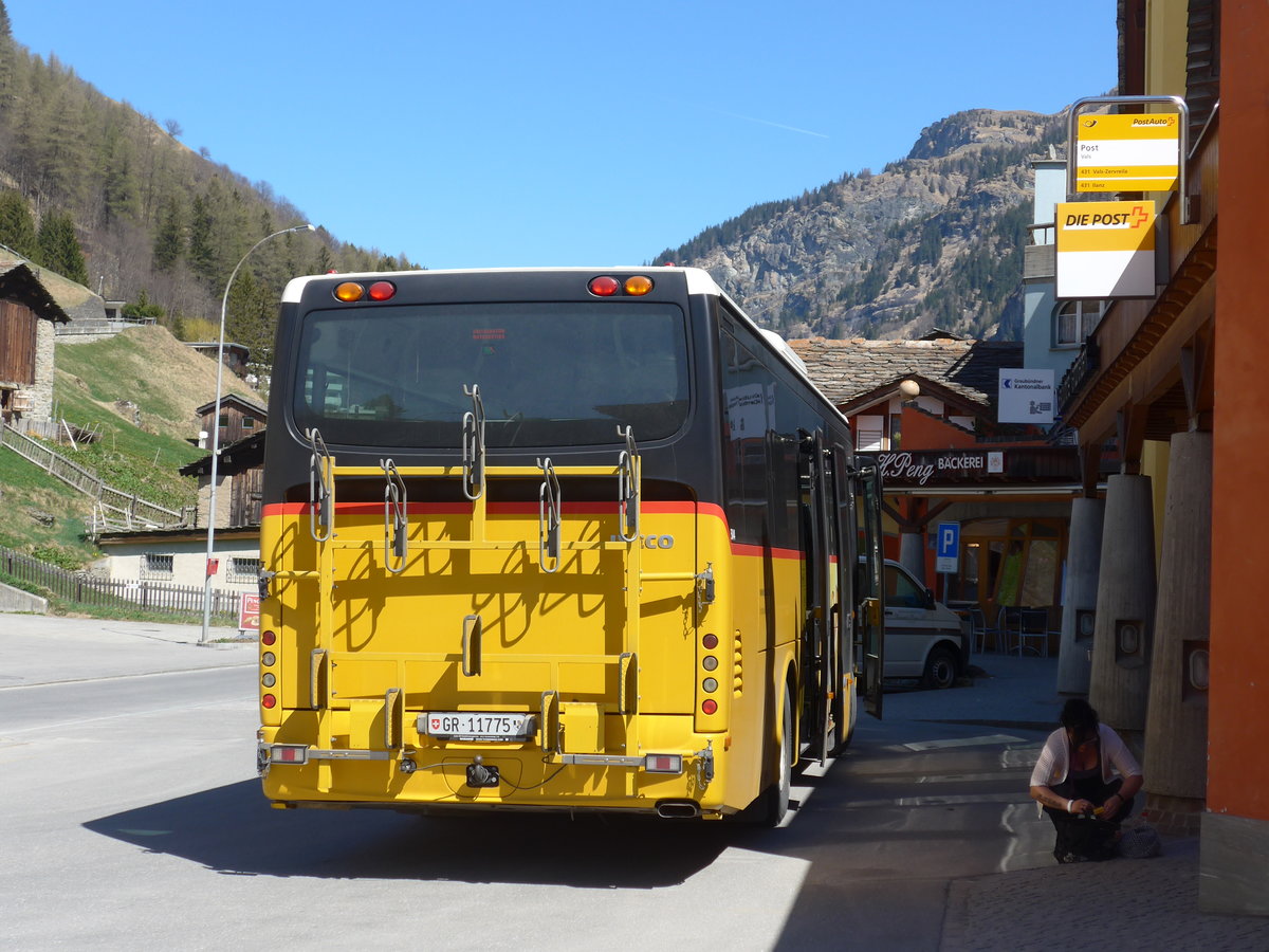 (179'576) - Fontana, Ilanz - Nr. 6/GR 11'775 - Irisbus am 14. April 2017 in Vals, Post