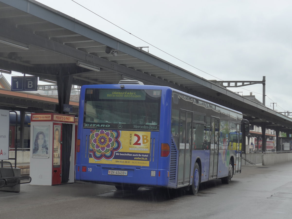 (179'636) - VZO Grningen - Nr. 10/ZH 41'410 - Mercedes am 16. April 2017 beim Bahnhof Uster