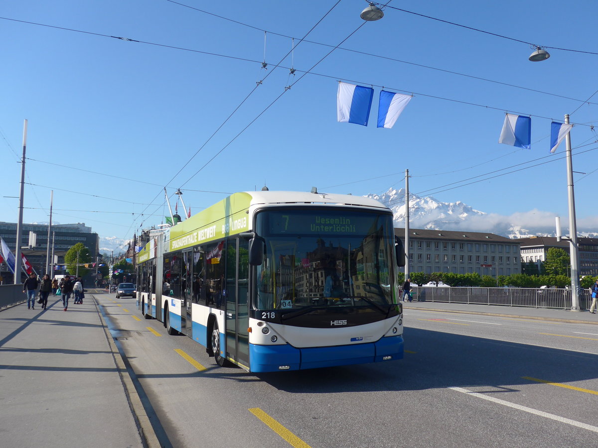 (179'754) - VBL Luzern - Nr. 218 - Hess/Hess Gelenktrolleybus am 29. April 2017 in Luzern, Bahnhofbrcke