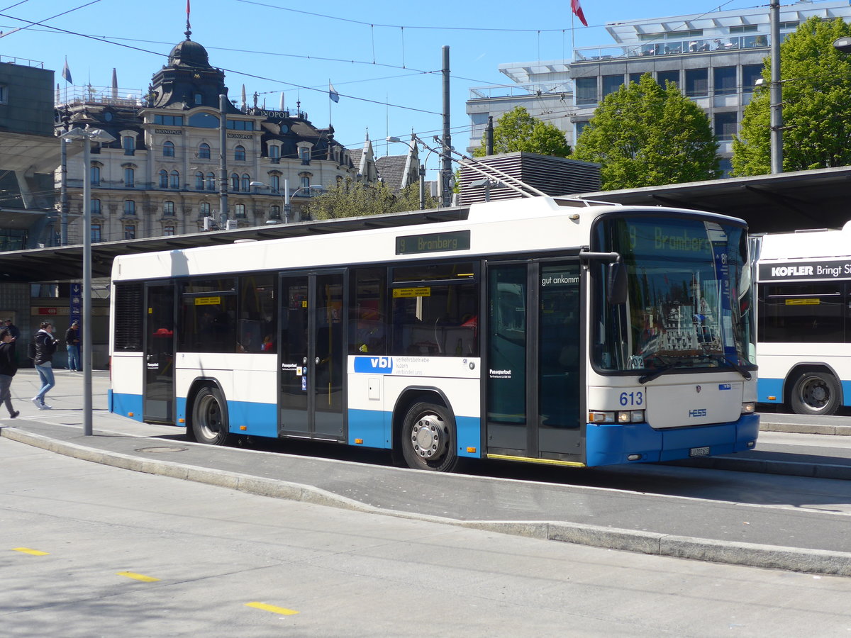 (179'840) - VBL Luzern - Nr. 613/LU 202'613 - Scania/Hess am 29. April 2017 beim Bahnhof Luzern