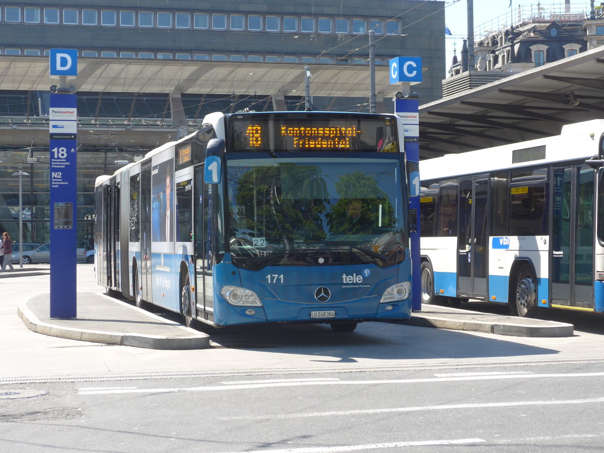 (179'842) - VBL Luzern - Nr. 171/LU 248'364 - Mercedes am 29. April 2017 beim Bahnhof Luzern